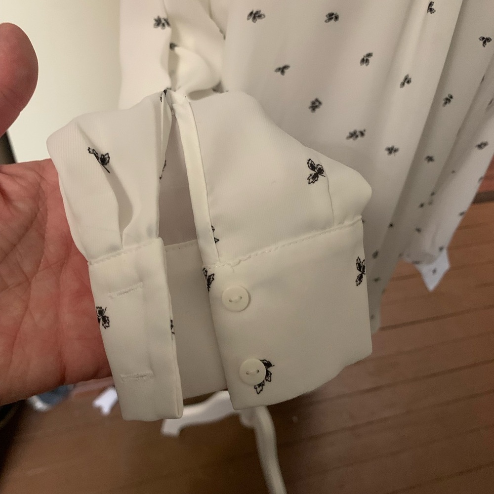 H&M black and white Floral button down shirt - Picture 10 of 10